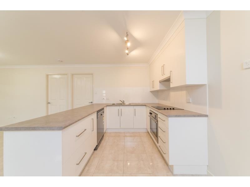 1/10 Thompson Street, Park Avenue QLD 4701